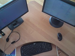 2 monitory najlepiej ustawić pod kątem 120 stopni - SprzedawcaInternetowy.pl